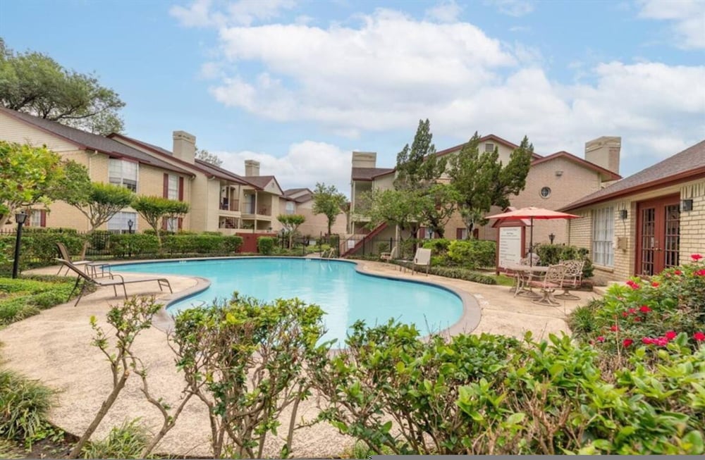 Quiet Stylish Retreat - Near NRG at TX MED Cntr