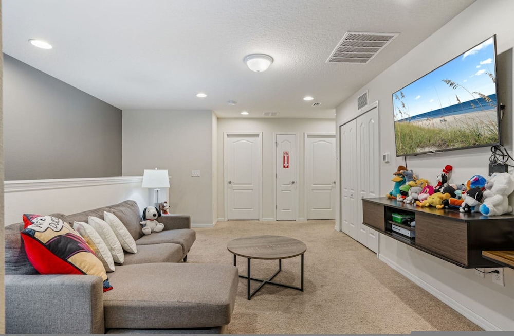 Luxury 5bdr House w Pool - 8863