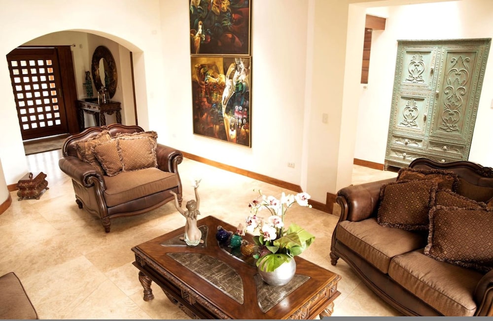Luxury Casa Guayllabamba - BBQ Jacuzzi Gym Piscina