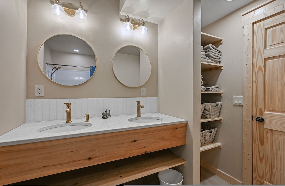 Sand Bar Resort in Suring