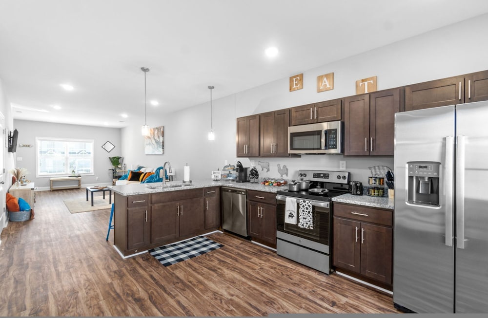 Sapphire Oasis A Luxurious Townhouse Retreat Near Nashville Ft Campbell