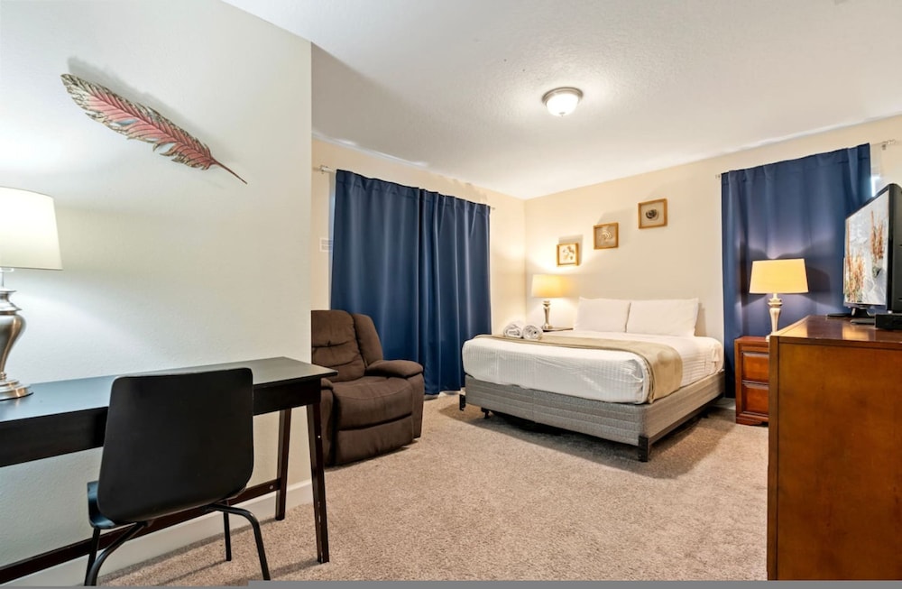 Amazing 5bdr House w Pool -4857