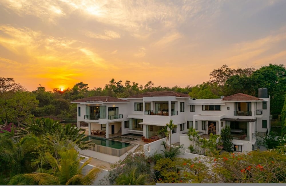 Cliffhouse by Hireavilla -5br w Pvt Pool in Saipem