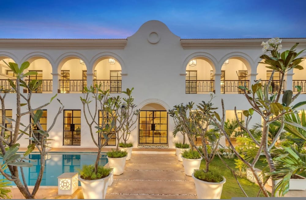 Casa Brilhante - 4BR Villa w Private Pool Garden