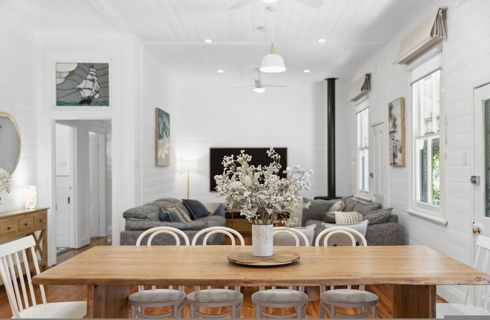 Ye Olde St Leonards Hotel Pet Friendly Sleeps 9