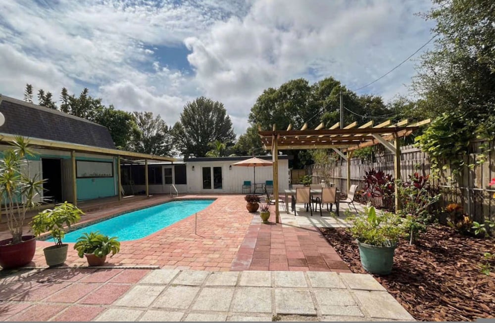 Pool Home in Seminole 5miles to Beach