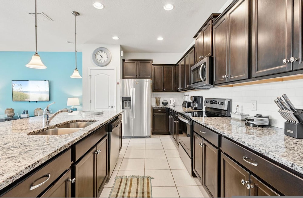 Spacious 5BR Villa w Private Pool Near Disney
