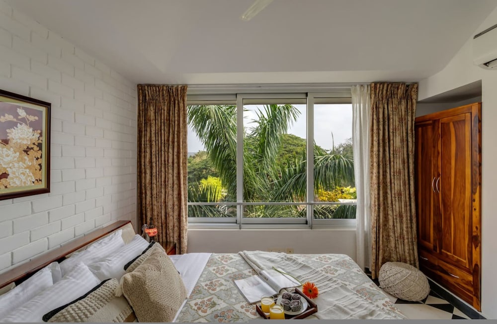 El Arbol by Hireavilla - 2BR w Rooftop Pool Nerul