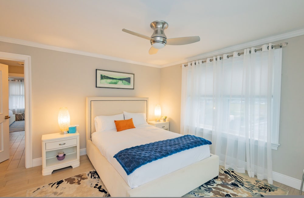 Spacious 6BR Beach Home With Elevator Decks - Ideal for Family Holidays Winter Escapes