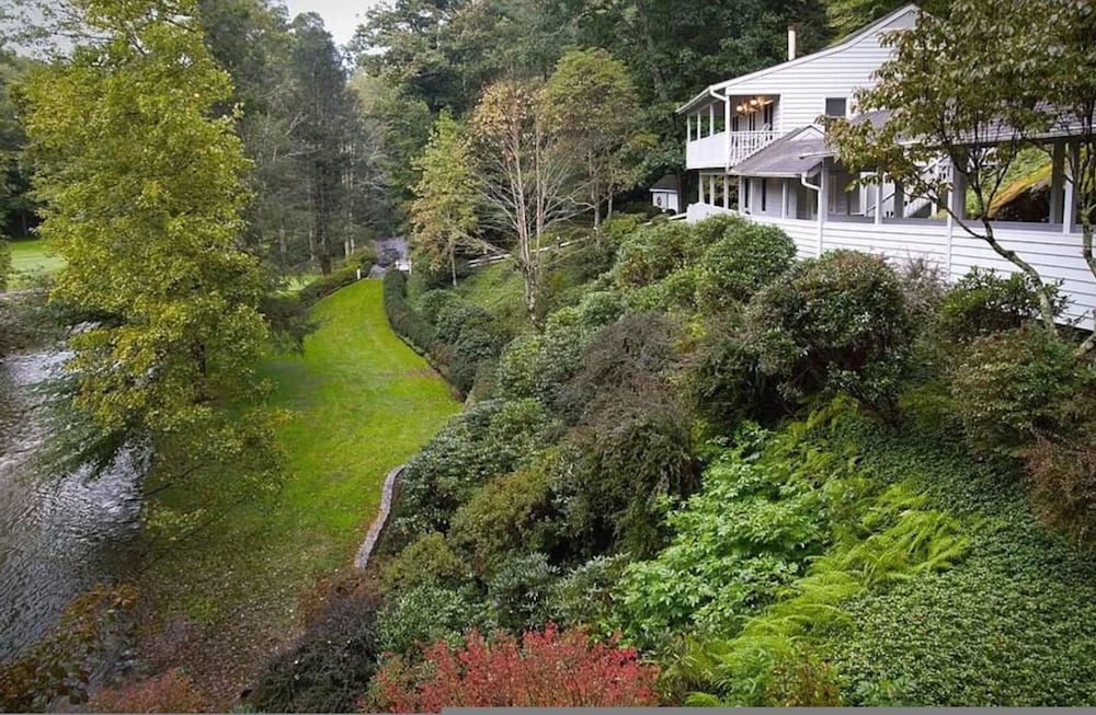 5 BR House- Mt Mitchell Golf Course on the River