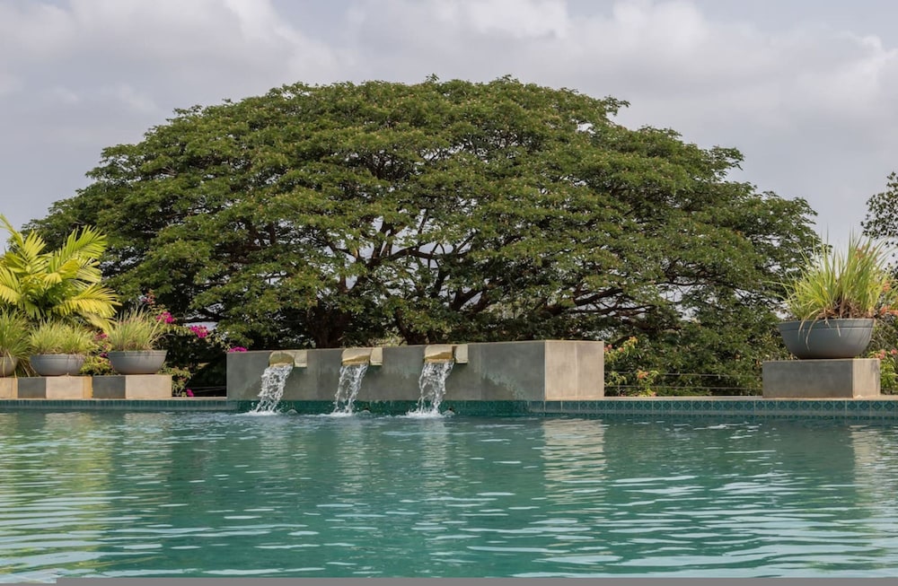 El Arbol by Hireavilla - 2BR w Rooftop Pool Nerul