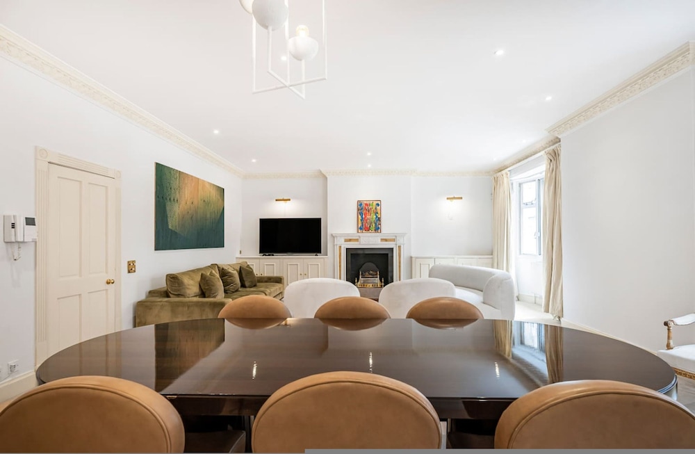 Luxury 3BR Mayfair Apartment Near Green Park