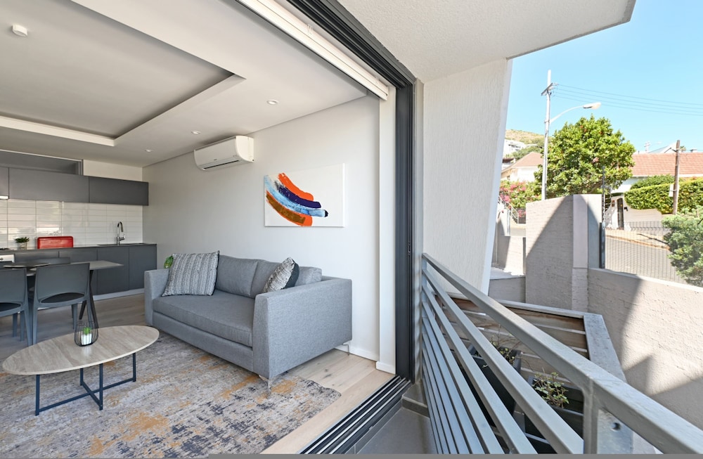 One Bedroom Green Point Spacious