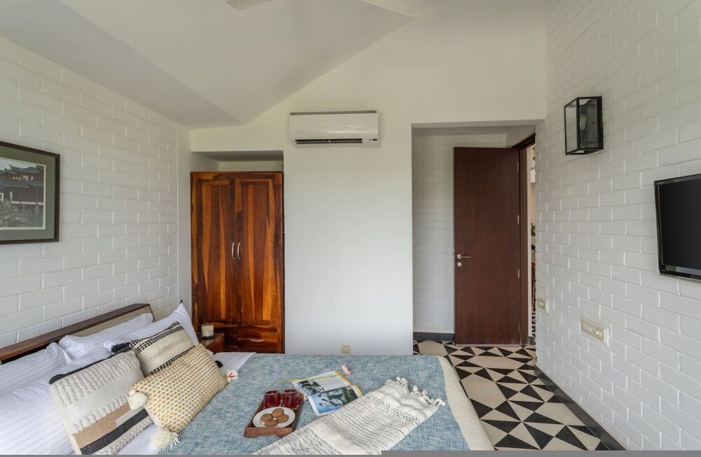 El Arbol by Hireavilla - 2BR w Rooftop Pool Nerul