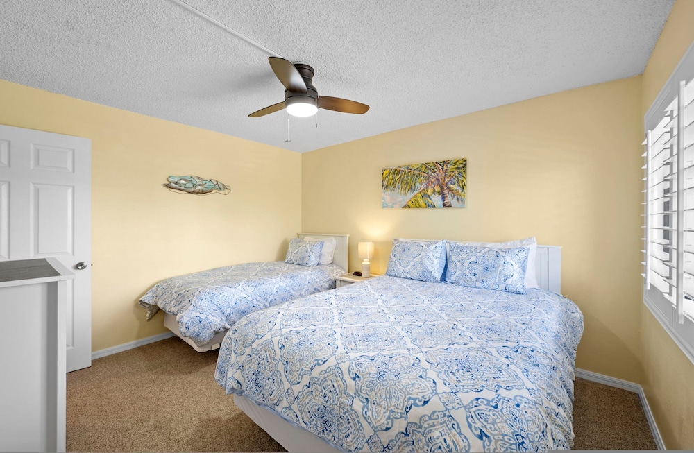 Loggerhead Cay 302 w Bikes Pool on Beach
