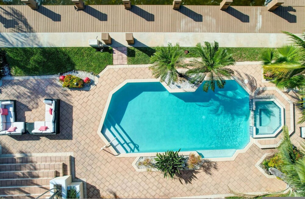 Serenity Villa Water Front