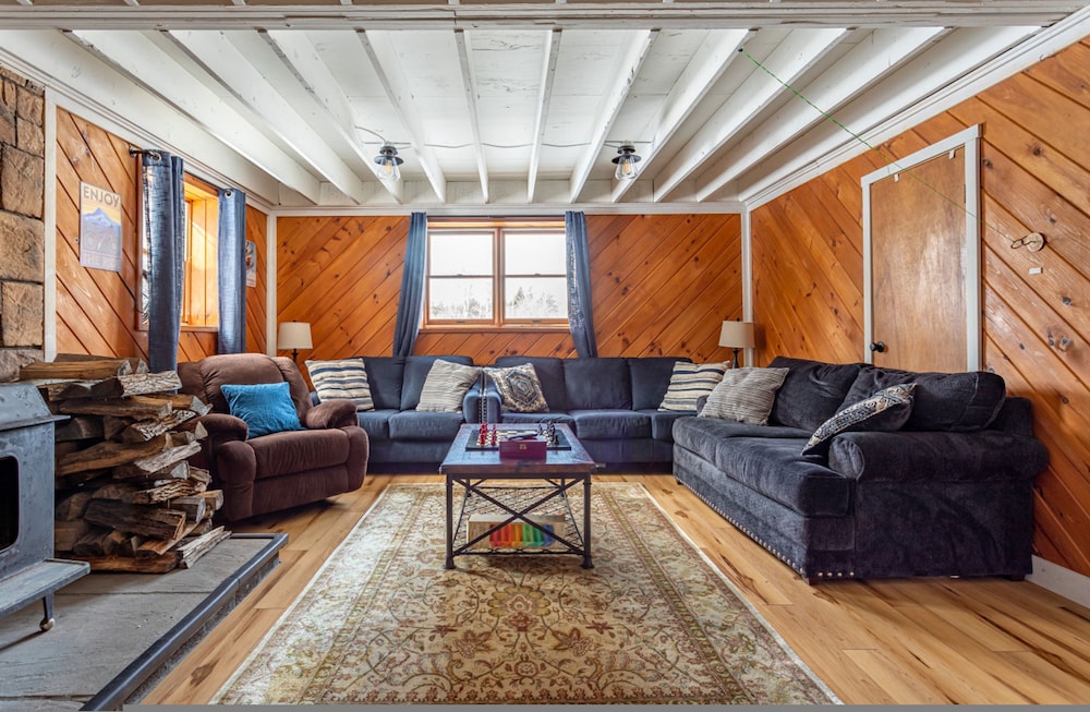 Ski Hike Lodge 5BR w Fire Pit Cozy Spaces