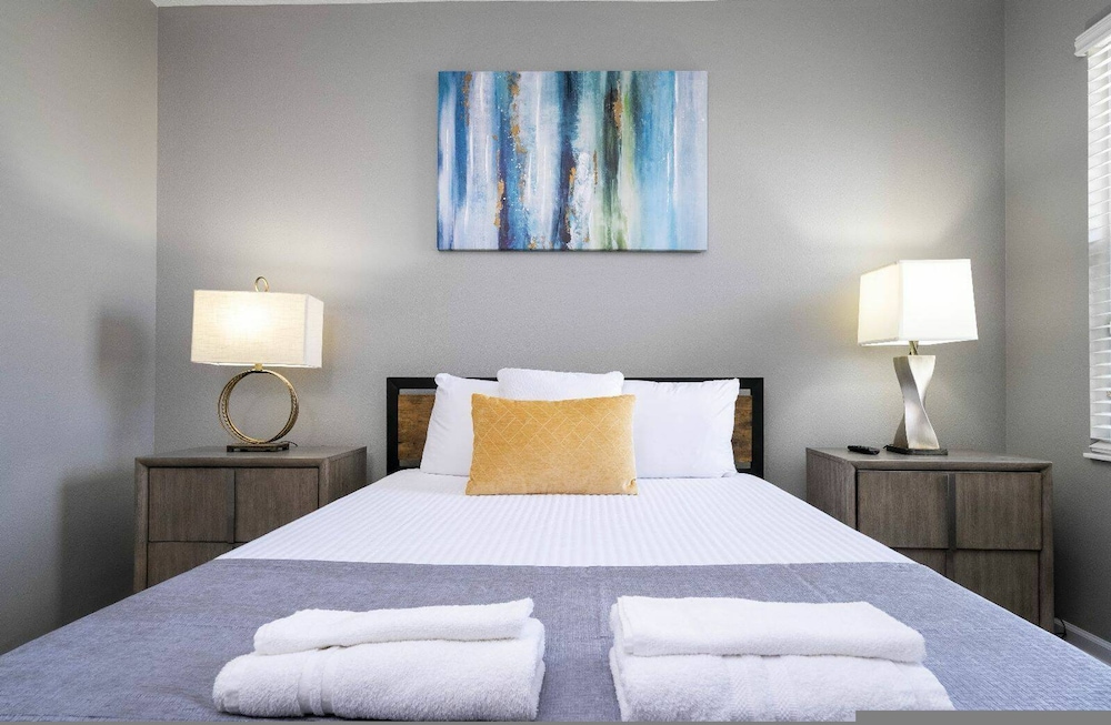 Solterra 12bd 11 5bat Sleeps24 Disney Pool Spa