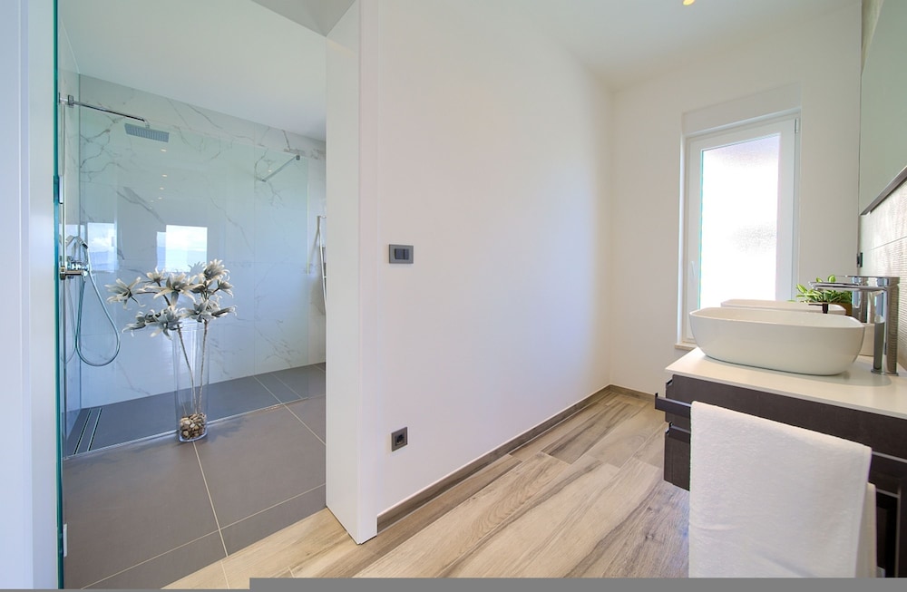 Villa Majestic With Sauna and Beautiful Views