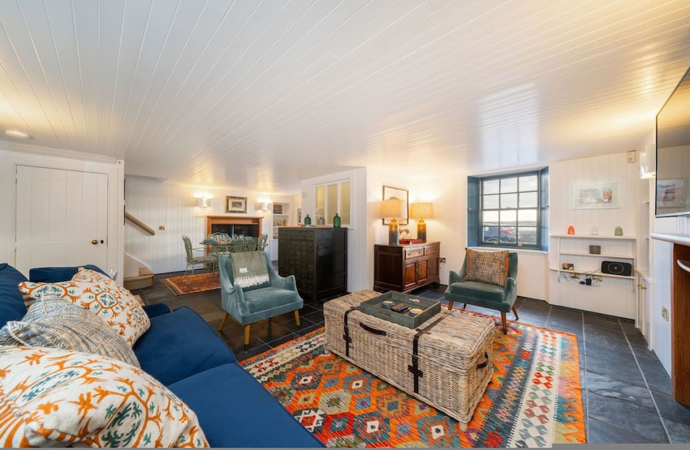 Barometer Cottage in Broughty Ferry