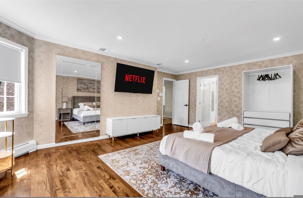 Cozy Family Retreat With Great Views and Game Room