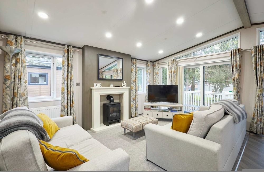 Host Stay Brackencroft Lodge