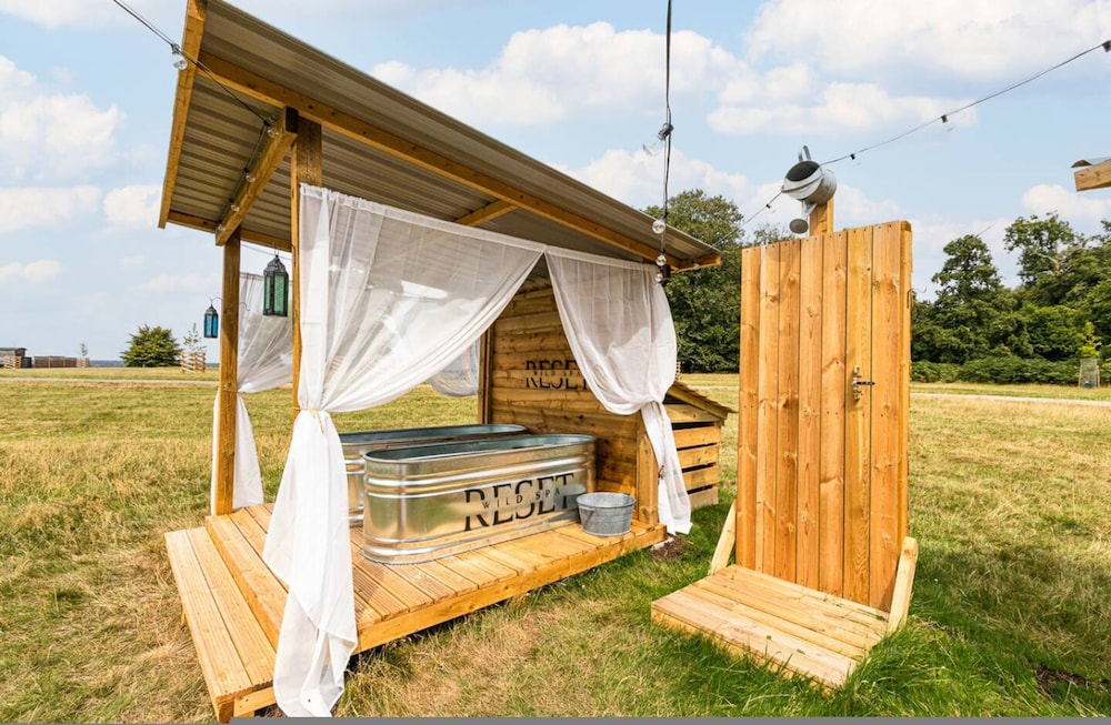 Quercus Redwood - Sleeps 4 - From 375 Per Night