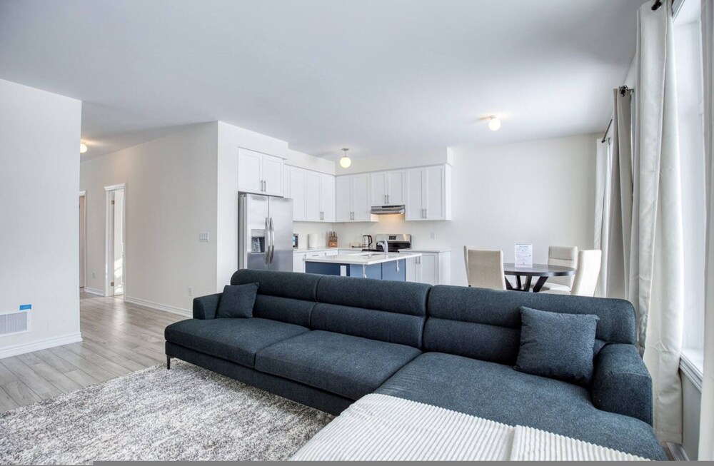 Spacious Brand New 4-bed Retreat in Quinte West
