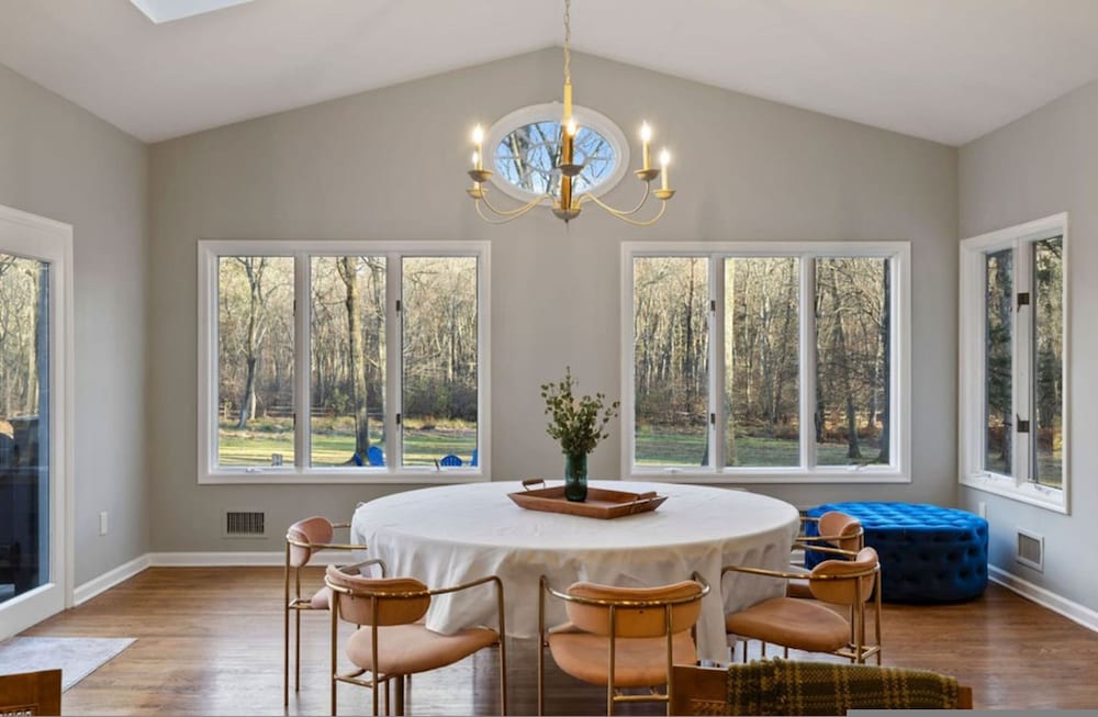 Peaceful Mini Mansion Sleeps 18