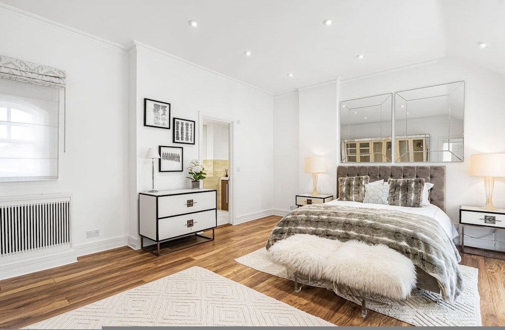 4-bed House Next To Harrods Pont Street Mews
