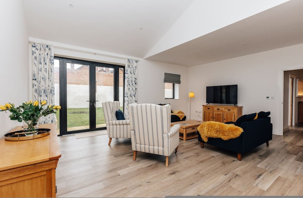 Home Farm Holiday Homes - Sleeps 26 - From 1415 Per Night