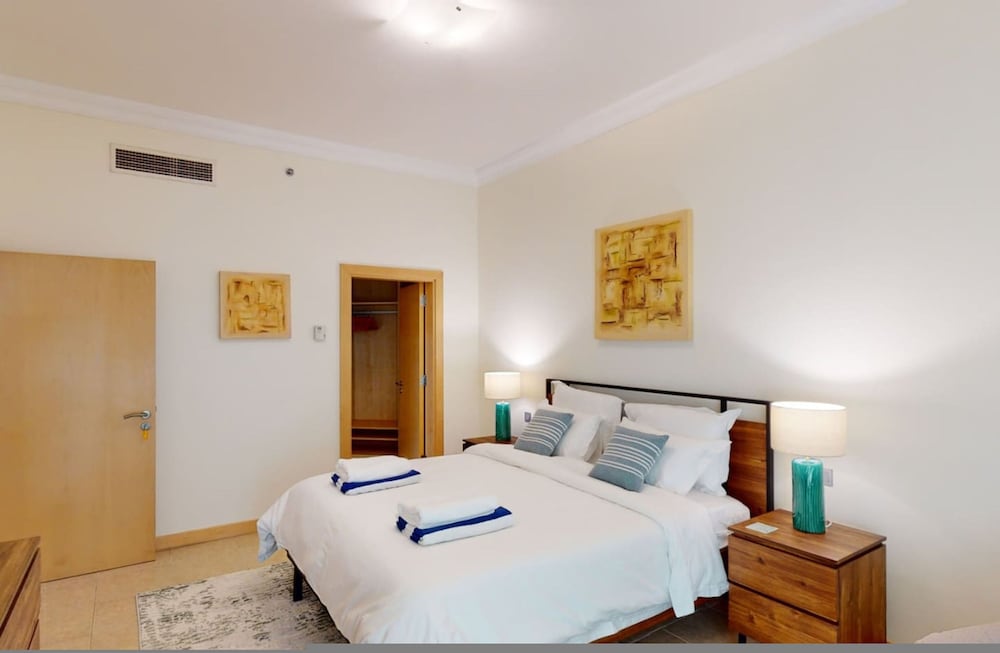 Al Dabas Beach Views 3BD Sleeps 6 Beachfront