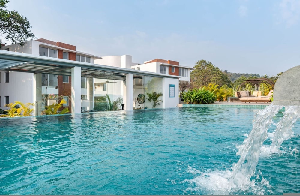 El Arbol by Hireavilla-2br w Rooftop Pool in Nerul view 4