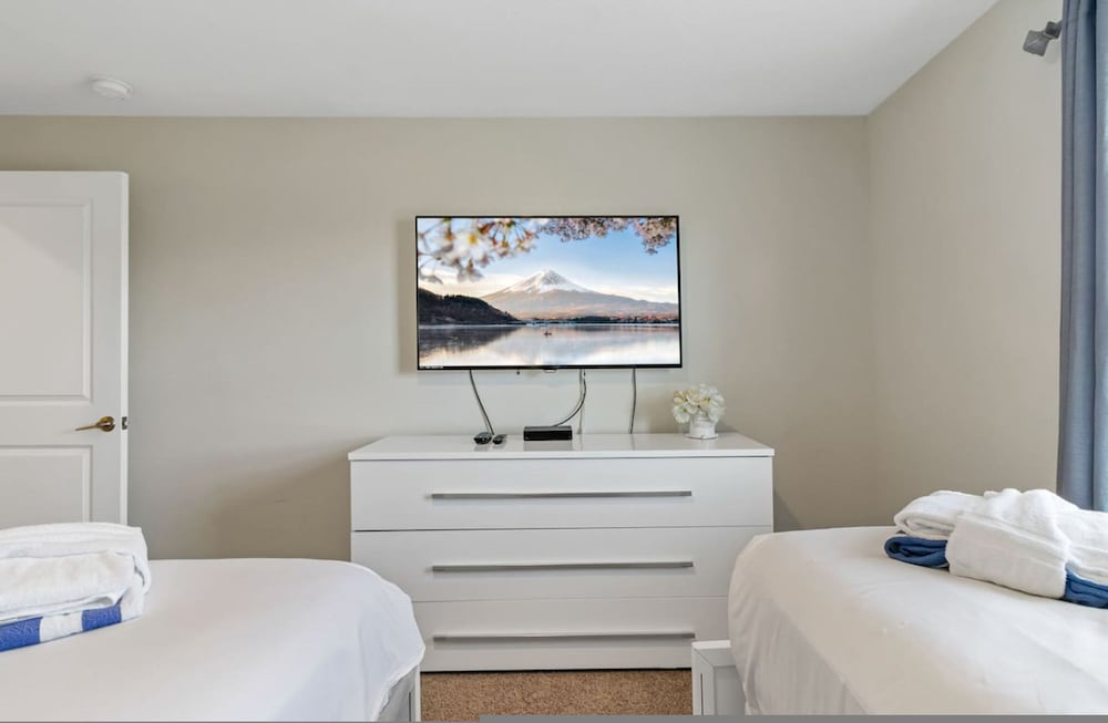 Amazing 4bdr w Pool Near Disney - 4914