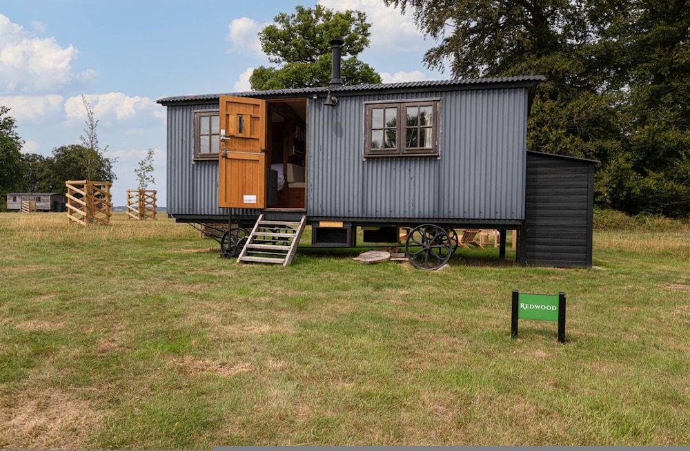 Drovers Hill at Stonor - Redwood - Shepherds hut
