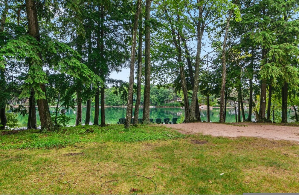 Lakeside Getaway pet Friendly