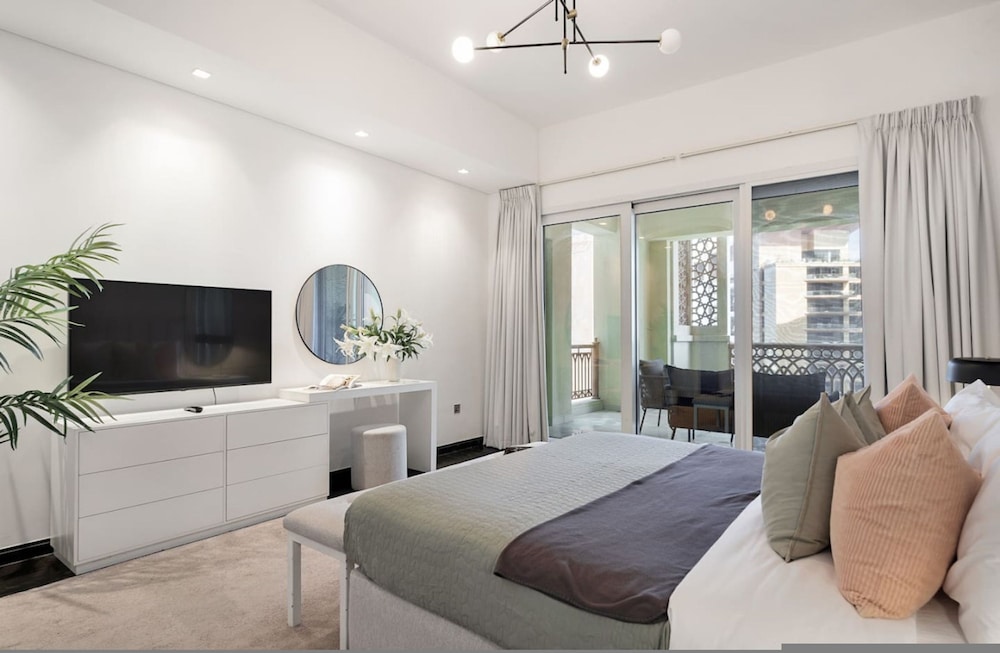 Luxury 2BR Maid Enjoy Stunning Marina View