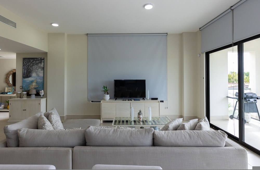 The Seashells Beach Condo by Acomodo