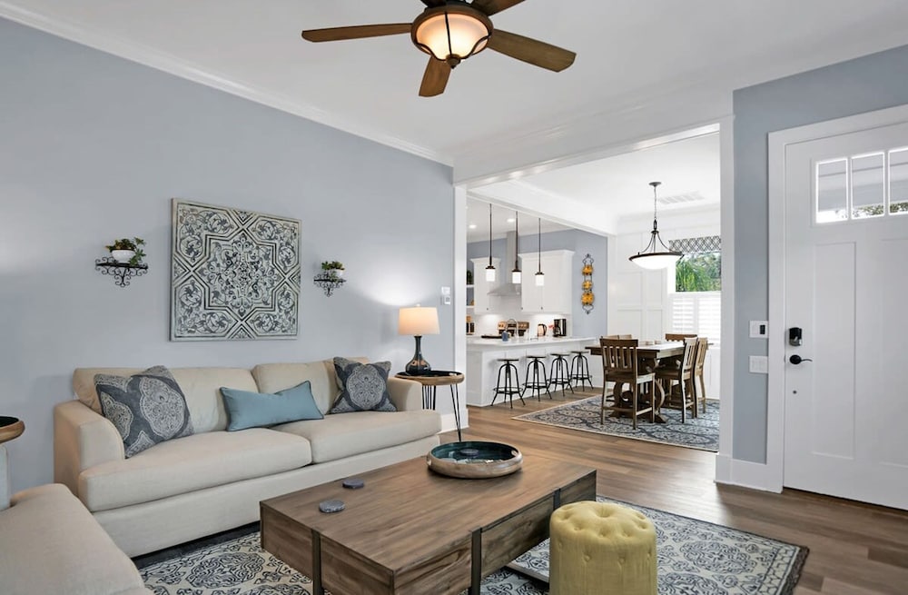 Downtown St Augustine Steps to Ice Plant Upscale