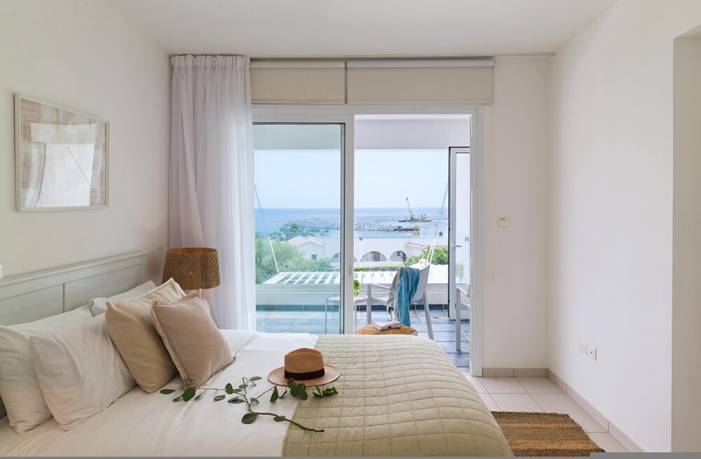 Sirena Solis Elevated Coastal Living Above Sirena Bay