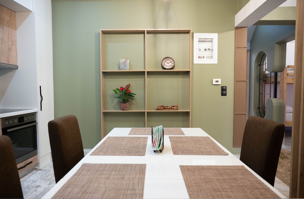 Aurora Breeze Trikala Town