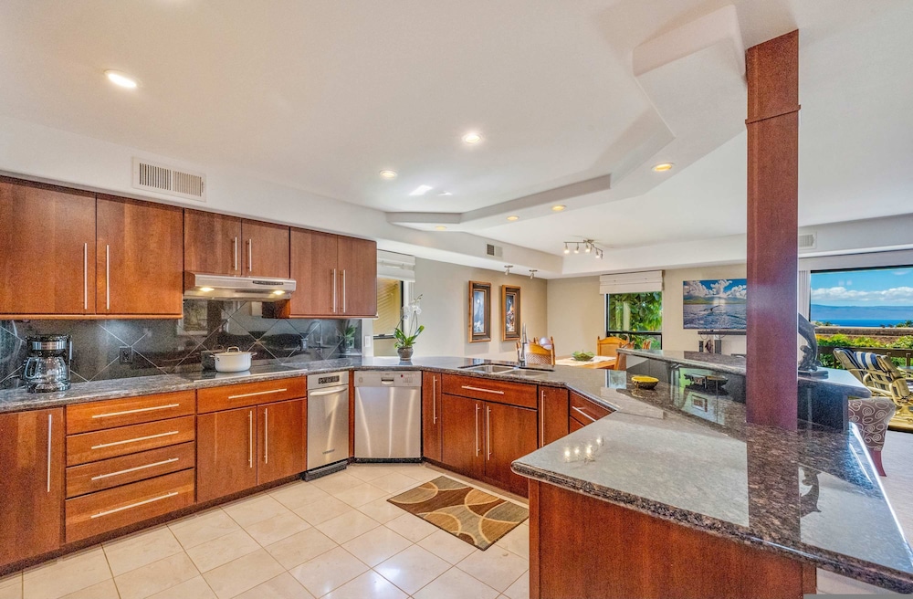 Ocean View Kaanapali Condo w 2 Lanais Loft AC Pool Walk to Beach