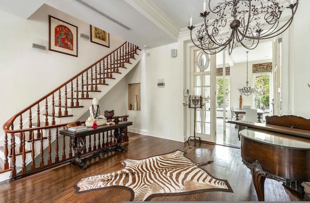 Gramercy Manor Triplex w Private Deck Garden