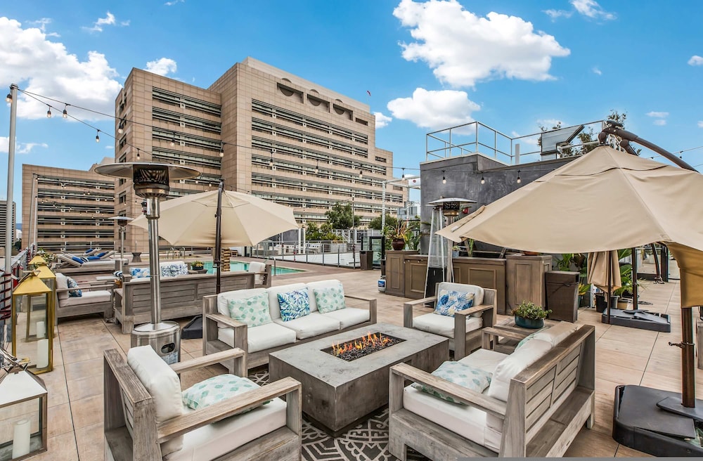 Stylish XL 2br/2ba At HWH by Oneluxstay