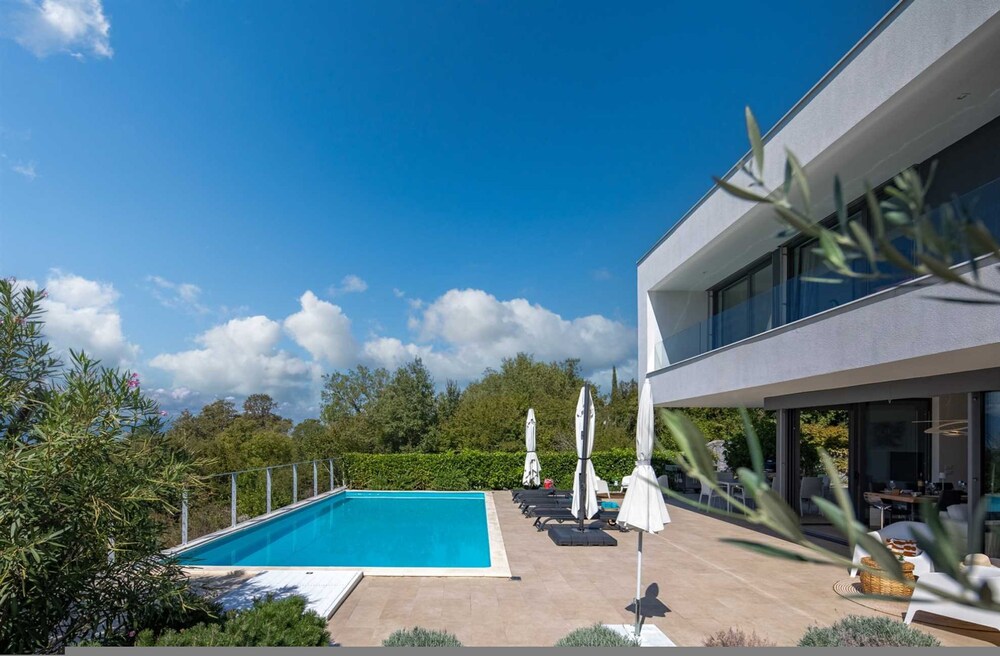 Villa Luxor With Heated Pool