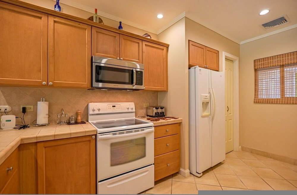 CR Luxury Del Mar 5H 2 Bdrm