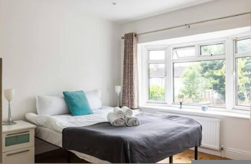 Tudor House Kingston Luxury 5 bed Villa