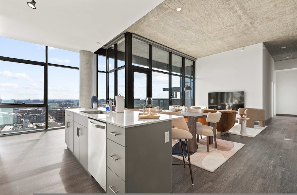 Cloud9 6 apt for 30ppl Fulton Market The Nouveau