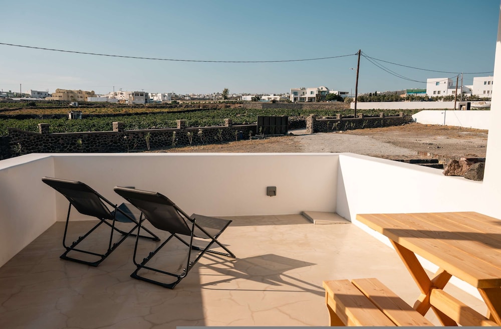 Assyr Getaway - Santorini Cozy Cycladic Retreat