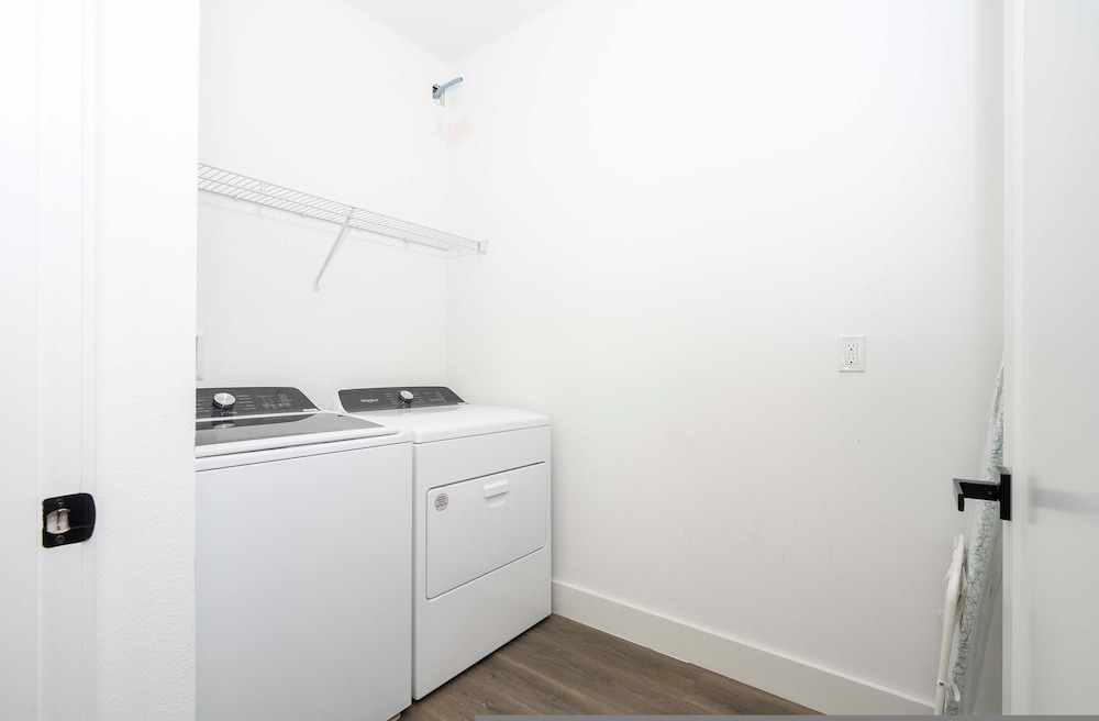 Bright Spacious 4BR Near Attractions